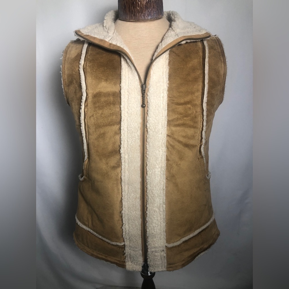 Womens Tan Faux Fur Vest. Medium. Windriver.